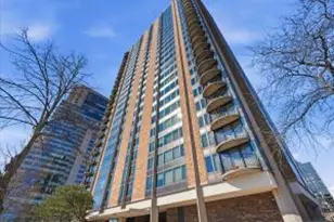 929 N Astor St, Milwaukee, WI 53202 - Photo 1