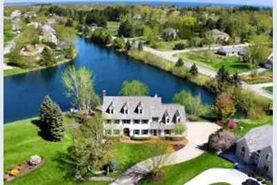 214 E Beechwood Ct, Mequon, WI 53092 - Photo 1