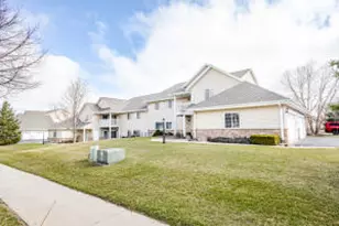 W197N17110 Stonewall Dr, Jackson, WI 53037 - Photo 1