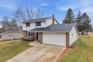 424 E Norport Dr, Port Washington, WI 53074 - Photo 1