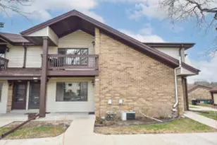 1612 S Coachlight Dr, New Berlin, WI 53151 - Photo 1