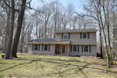W197N16455  Hawthorn Cir, Jackson, WI 53037 - Photo 1