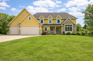 N72W23113 Waterbury Ct, Sussex, WI 53089 - Photo 1