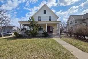 127 N Walnut St, Oconomowoc, WI 53066 - Photo 1