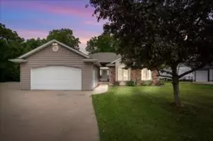 336 Kettle Moraine Dr, Slinger, WI 53086 - Photo 1