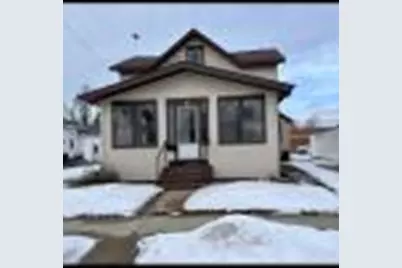 705 W North Water St, New London, WI 54961 - Photo 1