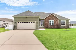 161 N Sundew Ct, Elkhorn, WI 53121 - Photo 1