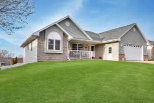 1108 Fieldstone Dr, Hartford, WI 53027 - Photo 1