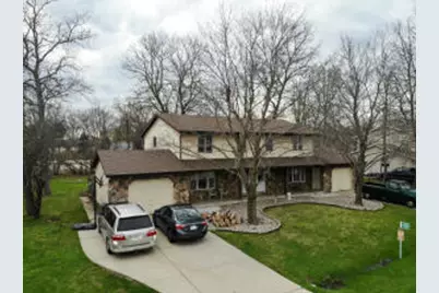 7200  Ashwood Ln #7202, Racine, WI 53185 - Photo 1