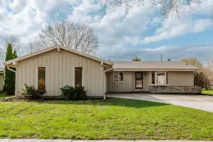 1127 Hemlock Ln, Waukesha, WI 53189 - Photo 1