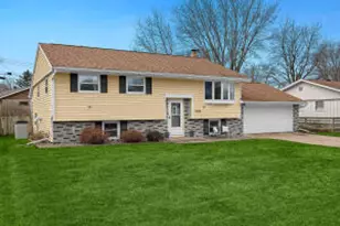 3056 31st St, La Crosse, WI 54601 - Photo 1