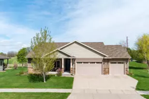 839 Rolling Oaks Dr, Onalaska, WI 54650 - Photo 1