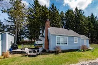 N5071  Lake Dr, Hubbard, WI 53034 - Photo 1