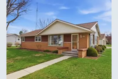 1001  Glenview Dr, Manitowoc, WI 54220 - Photo 1