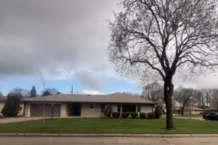 3033 S Stratton Dr, West Allis, WI 53219 - Photo 1