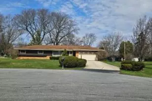12860 Hobbs Ct, Brookfield, WI 53005 - Photo 1