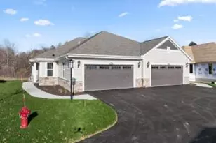 W204N17685 Laurel Pl, Jackson, WI 53037 - Photo 1