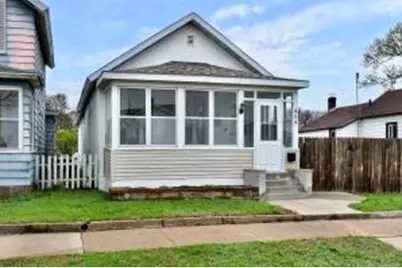 464  10th St, Winona, MN 55987 - Photo 1
