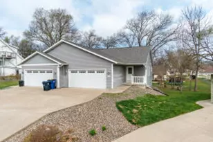 1025 Lincoln St, Onalaska, WI 54650 - Photo 1