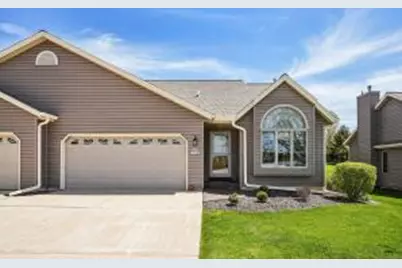 W204N16184  Jackson Dr, Jackson, WI 53037 - Photo 1