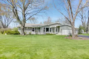 W332N5447 Solveson Dr, Merton, WI 53058 - Photo 1