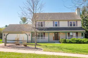 1430 Sunnyridge Rd, Pewaukee, WI 53072 - Photo 1