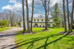 S74W32610 Twin Oaks Ct, Mukwonago, WI 53149 - Photo 1