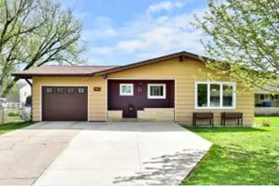 460  Junction St, Winona, MN 55987 - Photo 1