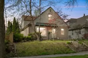 3249 W Ruskin St, Milwaukee, WI 53215 - Photo 1