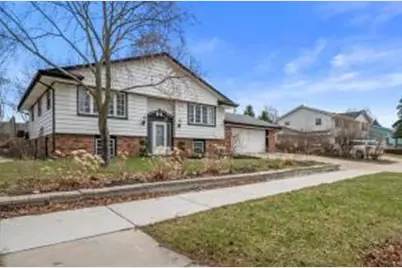 605  Juniper Ct, West Bend, WI 53095 - Photo 1