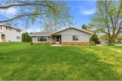 10653  Beacon Hill Ct, Franklin, WI 53132 - Photo 1