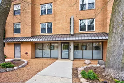 2121 N Cambridge Ave, Milwaukee, WI 53202 - Photo 1