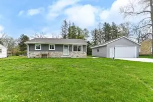 1624 S Woodside Dr, New Berlin, WI 53151 - Photo 1