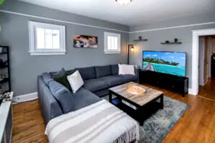 1810 N Astor St, Milwaukee, WI 53202 - Photo 1