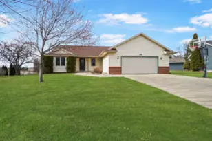 206 Sunset Ct, Mayville, WI 53050 - Photo 1