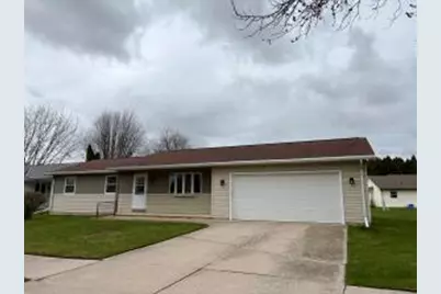 1206 E Cedar Ave, Manitowoc, WI 54220 - Photo 1