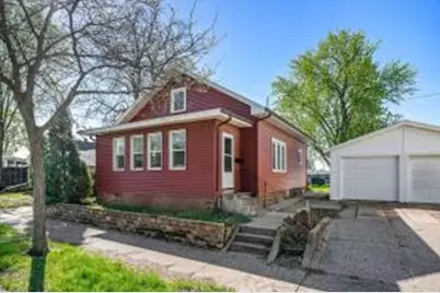 512  Windsor St, La Crosse, WI 54603 - Photo 1