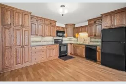 10340 W Parkwood Dr, Franklin, WI 53132 - Photo 1