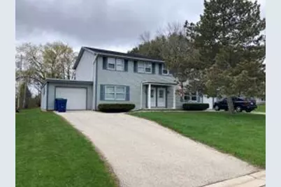 213  Summit Dr #215, Fredonia, WI 53021 - Photo 1