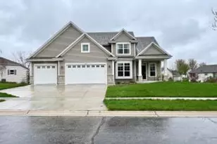 1260 Chippewa Dr, Hartford, WI 53027 - Photo 1