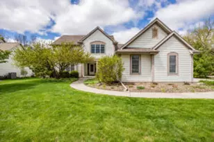 207 Woodlands Ct, Hartland, WI 53029 - Photo 1