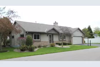 915  Park Cir, Racine, WI 53182 - Photo 1