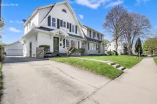 8229 Gridley Ave, Wauwatosa, WI 53213 - Photo 1