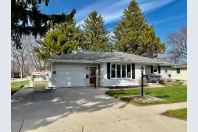 2226  Lexington Dr, Manitowoc, WI 54220 - Photo 1