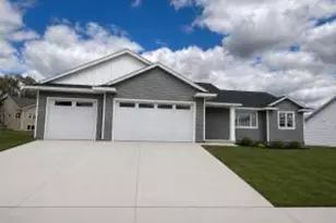 277 Southern Dr, Holmen, WI 54636 - Photo 1