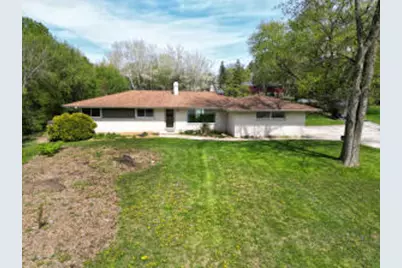N68W13722  Bay Ridge Ct, Menomonee Falls, WI 53051 - Photo 1