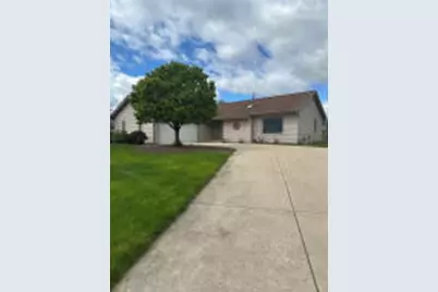 W224N2761  Stonewood Ct, Pewaukee, WI 53186 - Photo 1