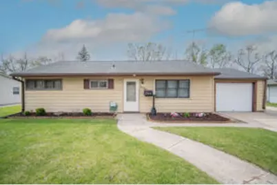 628  Pleasant Dr, West Bend, WI 53095 - Photo 1