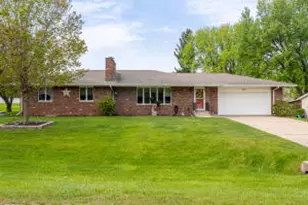 2611 Greenwood Dr, La Crosse, WI 54601 - Photo 1