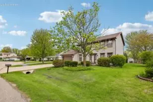 856 Uhen Ct, Burlington, WI 53105 - Photo 1